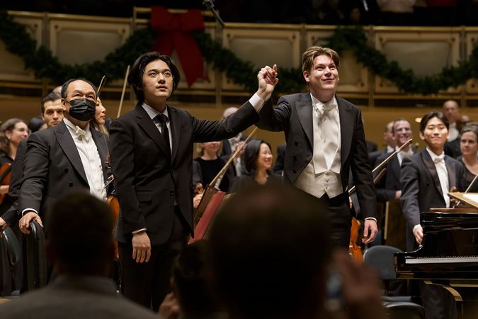 pianist Yunchan Lim and conductor Klaus Mäkelä take a bow hand-in-hand